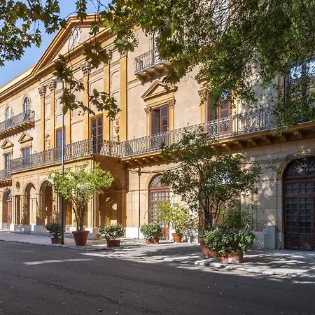 Palazzo De Gregorio Διαμέρισμα *